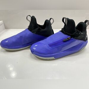 Men’s Jordan Nike jump-man hustle size 8 GUC